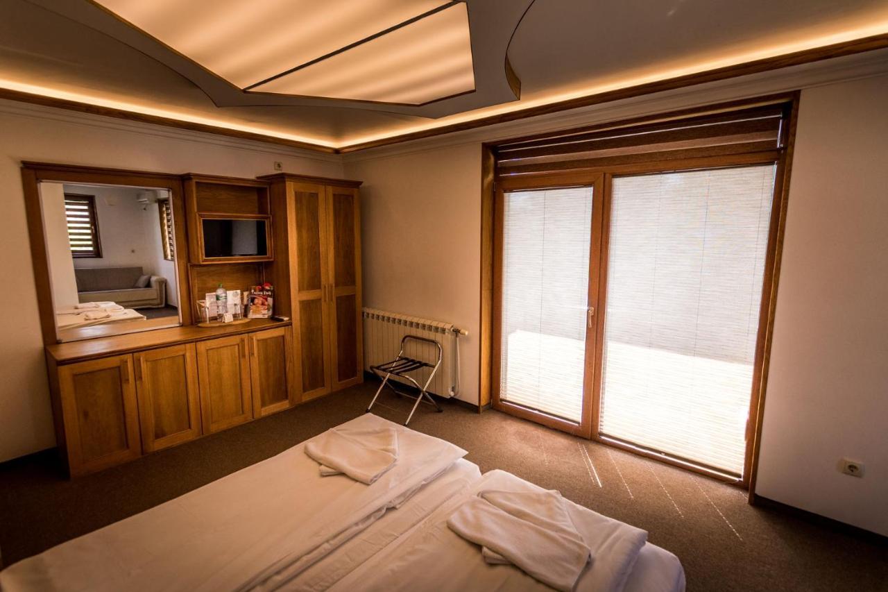 Hotel Tihiat Kut Complex Kiustendił Zewnętrze zdjęcie