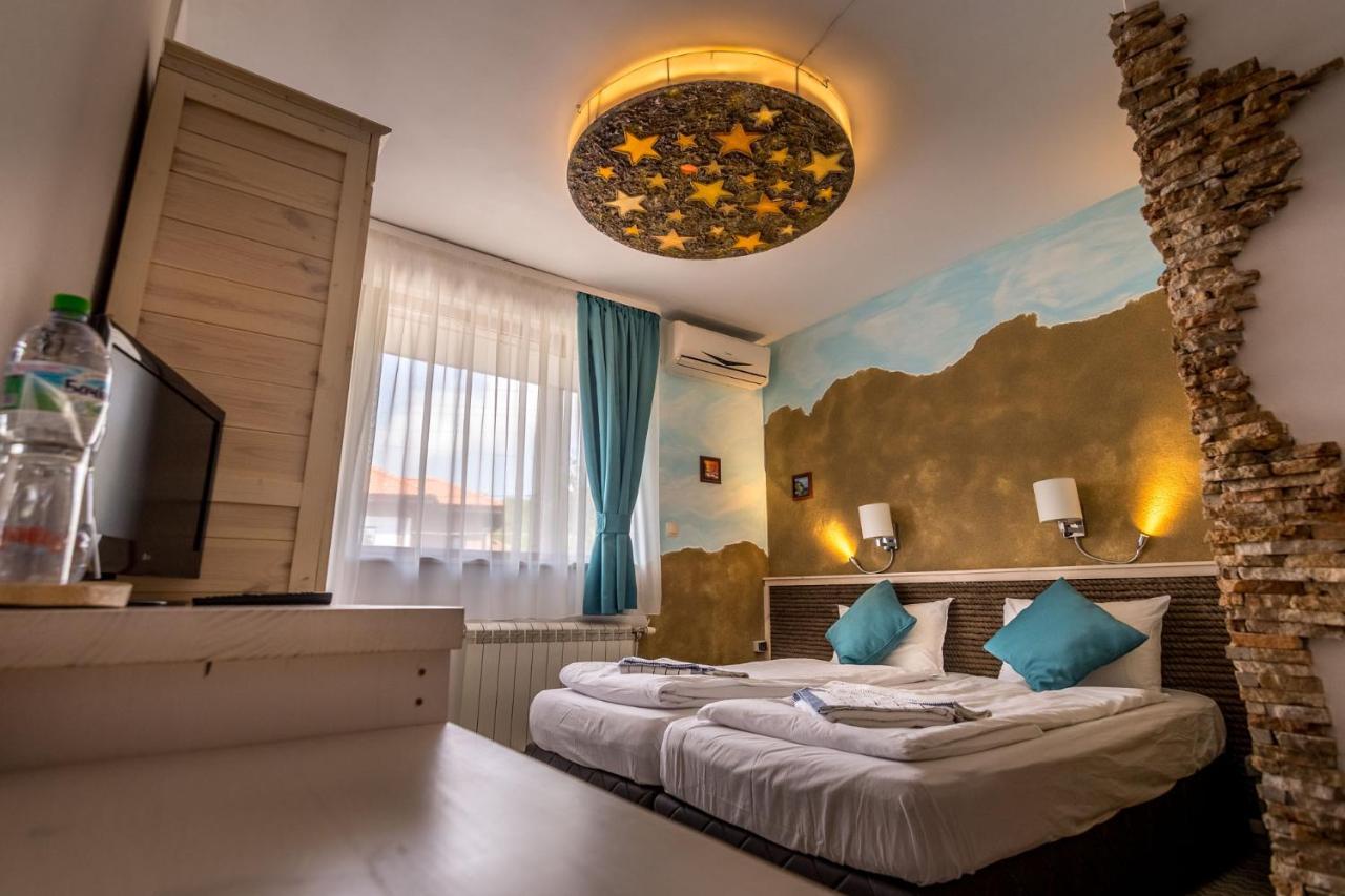 Hotel Tihiat Kut Complex Kiustendił Zewnętrze zdjęcie